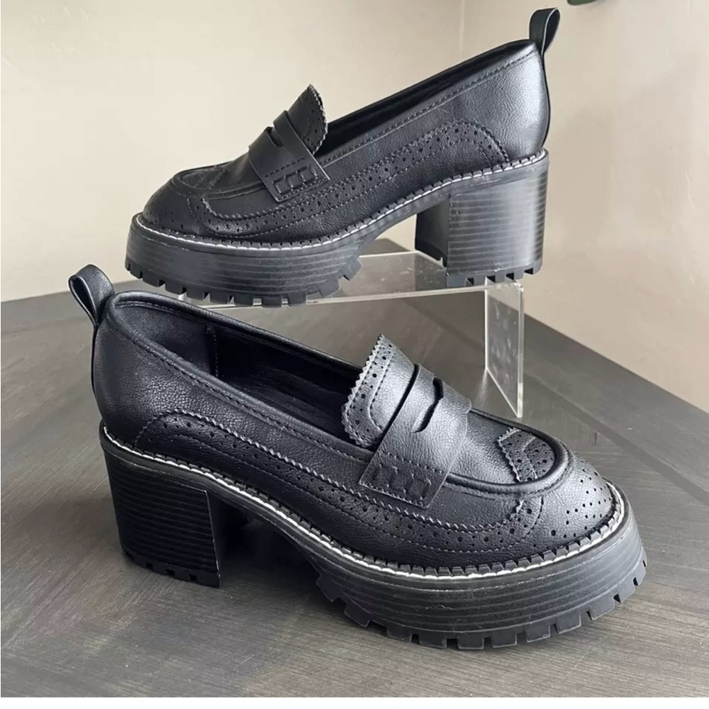 NWOB MIA Black Chunky Heels w/White Trim for new look on Loafer

Reduced Price!!